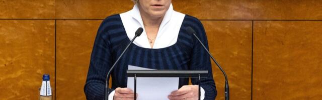 Канцлер права также усмотрела в языковых требованиях к призывникам противоречие с Конституцией