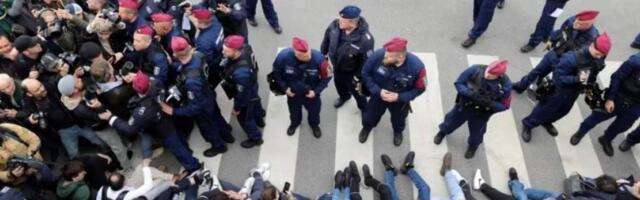 Венгрия одобрила признание законом только двух полов — мужского и женского