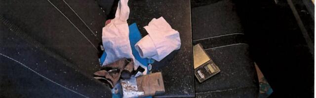 ФОТО | При обыске арендного авто полиция обнаружила большое количество наркотиков