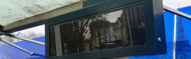 Новые табло на столичной остановке Вабадузе не работают уже два месяца