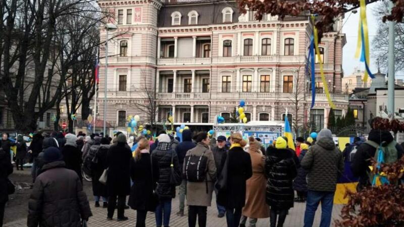 Митинги у российских посольств. Победа Украины.