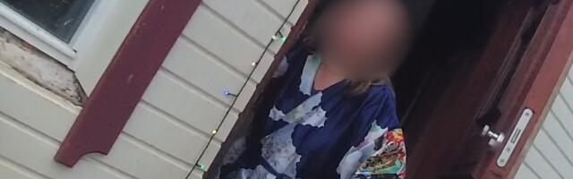 Полиция приняла гирлянду за российский флаг. Во двор прибыли несколько сотрудников, некоторые из них были в бронежилетах