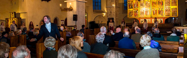 Правительство сделало исключение для церквей и кафе на паромах