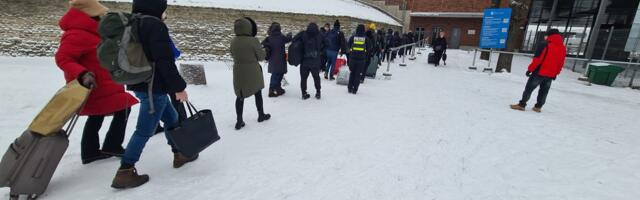 «Черная дыра» на границе в Нарве исчезла: люди ждали в полдень 1 января всего четверть часа