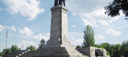 Россия призвала наказать напавших на мемориал советским солдатам в Болгарии