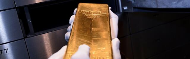 Золото и серебро восстановились после исторической распродажи