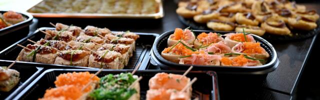 В центре Таллинна по суботам проходят бесплатные дегустации испанских деликатесов — мы без ума от оливок и паштетов