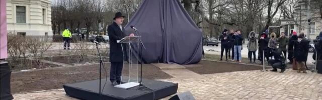 Президенту Латвии Эгилсу Левитсу не дали выступить на открытии памятника – его освистали