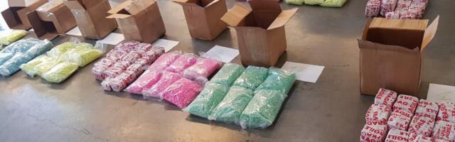 Organizētu grupu apsūdz par 13,7 kilogramu psihotropo vielu izgatavošanu Latgalē
