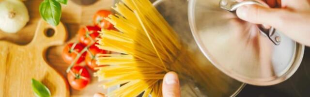 Как и сколько варить макароны: в кастрюле, мультиварке, после закипания воды, чтобы не слипались