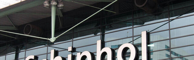 Аэропорт Амстердама отменил в понедельник около 500 рейсов из-за снега и льда