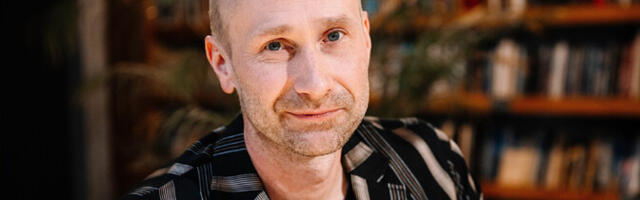 Эстонский режиссер Тийт Оясоо поставит в рижском театре "Дайлес" пьесу "Шум за сценой"