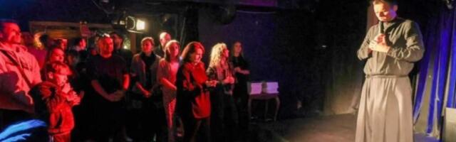 Варшавский священник открыл клуб без фиксированных цен в бывшем публичном доме. Чтобы содержать заведение, ксёндз завёл профиль на OnlyFans