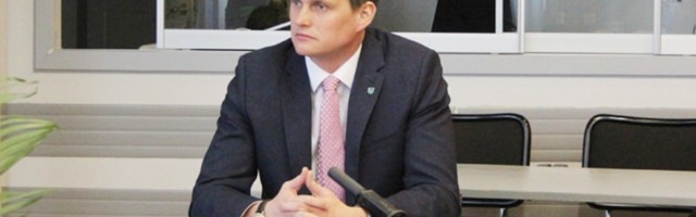 Попытка сместить мэра и главу горсобрания Нарвы не удалась