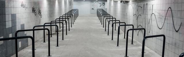 У Балтийского вокзала появилась велопарковка на 60 велосипедов. Проект обошелся в 57 000 евро