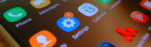 „Фонарик собирал данные миллионов пользователей, а компания их продавала“: как гаджеты слушают наши разговоры и что с этим делать