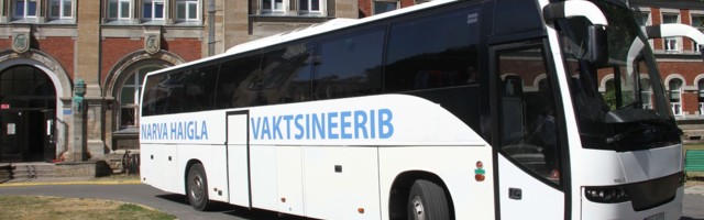 Фото: Нарвский прививочный автобус готовится выйти на линию