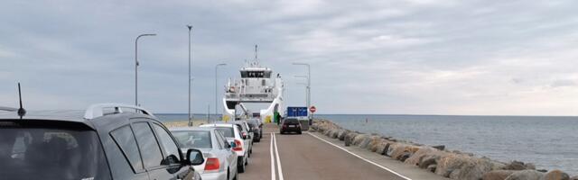 Полиция провела спасательную операцию по эвакуации людей с борта давшего крен парома