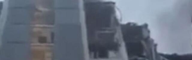 В Днепре российская ракета попала в многоэтажный жилой дом и здание СБУ