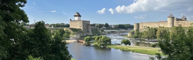 Загадочная история: мужчина дважды за ночь переплыл реку на границе с Нарвой, его задержали в Эстонии