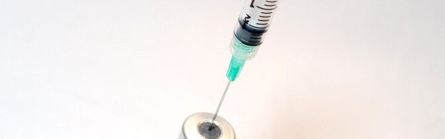 В понедельник компания Moderna направит запрос на использование вакцины в США и Европе