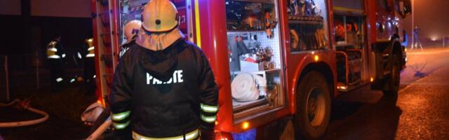 В Ласнамяэ огонь полностью уничтожил автомобиль Toyota, в Нарве — BMW