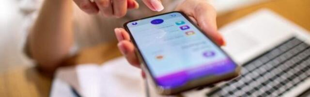 Учителя Литвы обвинили власти в уклонении от ответственности из-за «телефонного хаоса» в школах