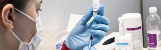 Экспертная комиссия: в Эстонии вакцинацию молодежи препаратом Moderna приостанавливать не будут