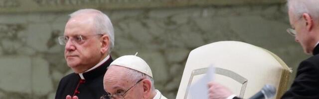 Папа римский помолился за мир на Украине