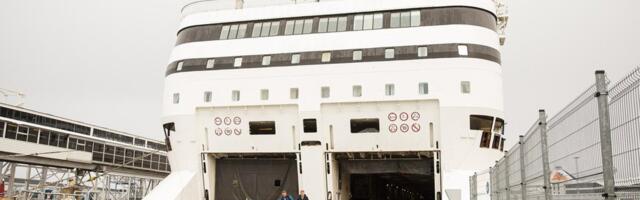 Десятки размещенных на пароме Isabelle семей беженцев не нашли себе постоянное жилье