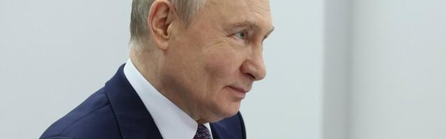Западная разведка: Путин неделями прячется в бункере и боится переворота