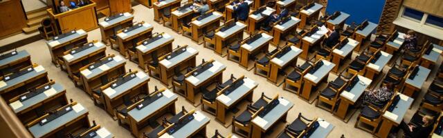 ПРЯМАЯ ТРАНСЛЯЦИЯ | Рийгикогу большинством голосов поддержал прекращение недельного простоя