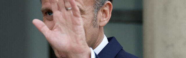 Макрон намерен назначить нового премьера в течение 48 часов