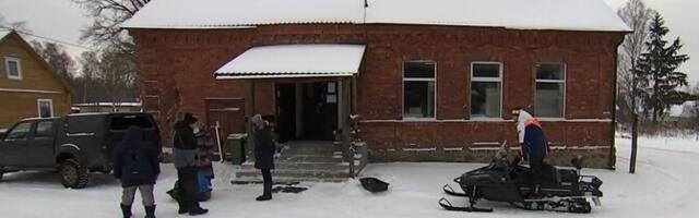 Жителям Пийриссаара для сообщения с материком достаточно самообразовавшихся ледовых дорожек