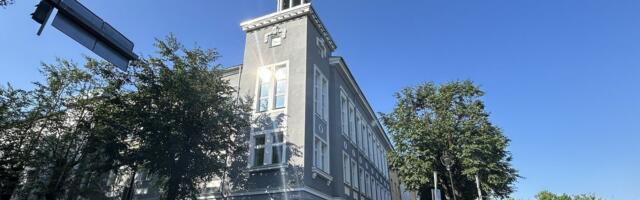 Осталась только палка: где флаг Эстонии и когда он вернется на крышу горуправы Нарвы?