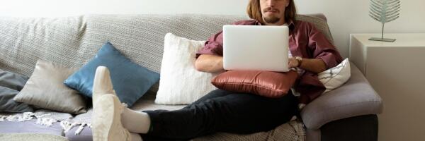 ЦСУ: доля удаленных работников в Латвии в прошлом году достигла 11,6 %