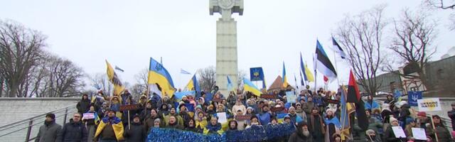 В разных городах Эстонии проходит акция Stand With Ukraine