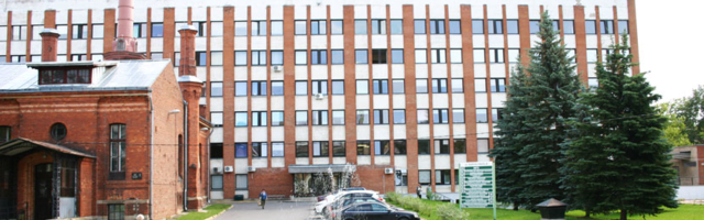 «Я пережил самые страшные дни в своей жизни»: две точки зрения на одну операцию в Нарвской больнице. Пациент считает, что врачи допустили ошибки, едва не стоившие ему жизни, и скрыли их