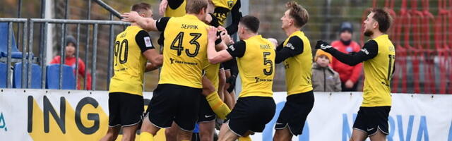 ЧЭ по футболу: пярнуский "Вапрус" одолел игравший большую часть матча вдевятером "Пайде"