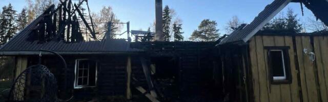 Сводка спасателей: дом сгорел и непригоден для проживания