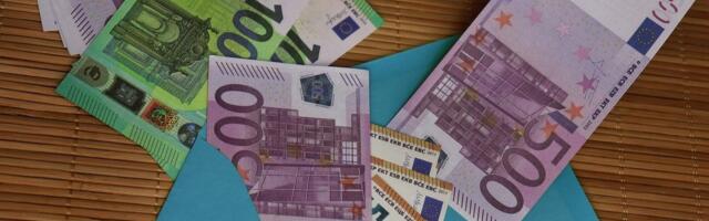 За сутки - сорок случаев мошенничества. Крупно пострадали таллиннский „инвестор“ и пожилая нарвитянка, отдавшая наличные незнакомому мужчине