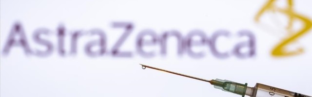 Вакциной AstraZeneca прекратили вакцинацию людей моложе 60 лет