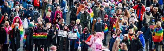 ФОТО: в Таллинне прошла акция за права однополых пар