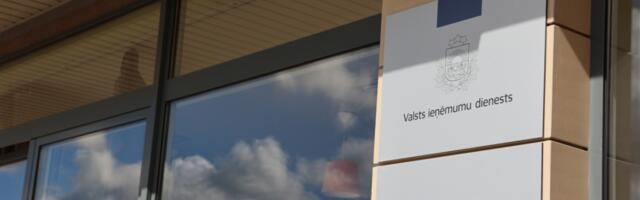 Lidostā aiztur divus meklēšanā izsludinātus cilvēkus un viltotu dokumentu uzrādītājus