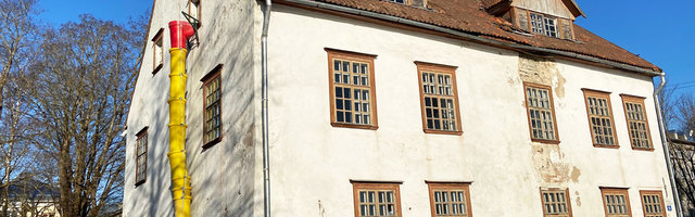 В давно пустующей бывшей нарвской гостинице «Ваналинн» начался ремонт. Собственник надеется на помощь города