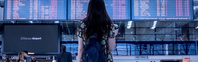 Министерство экономики и коммуникаций будет принимать решения по поводу ограничения работы авиалиний для профилактики коронавируса