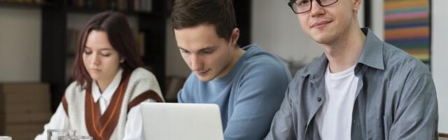 От трудовой дружины до промоутера в кафе – какие вакансии доступны несовершеннолетним в Эстонии?