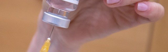 Еврокомиссия подала в суд на AstraZeneca