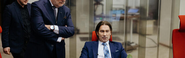 ФОТО: Алар Карис посетил Дом новостей ERR и поздравил "АК" с 70-летием