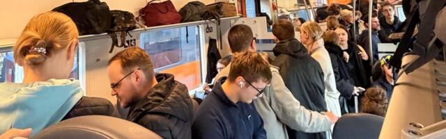 ФОТО | Люди недовольны: поезд Таллинн – Тарту был переполнен, а в Тапа пришлось пересесть в еще меньший поезд